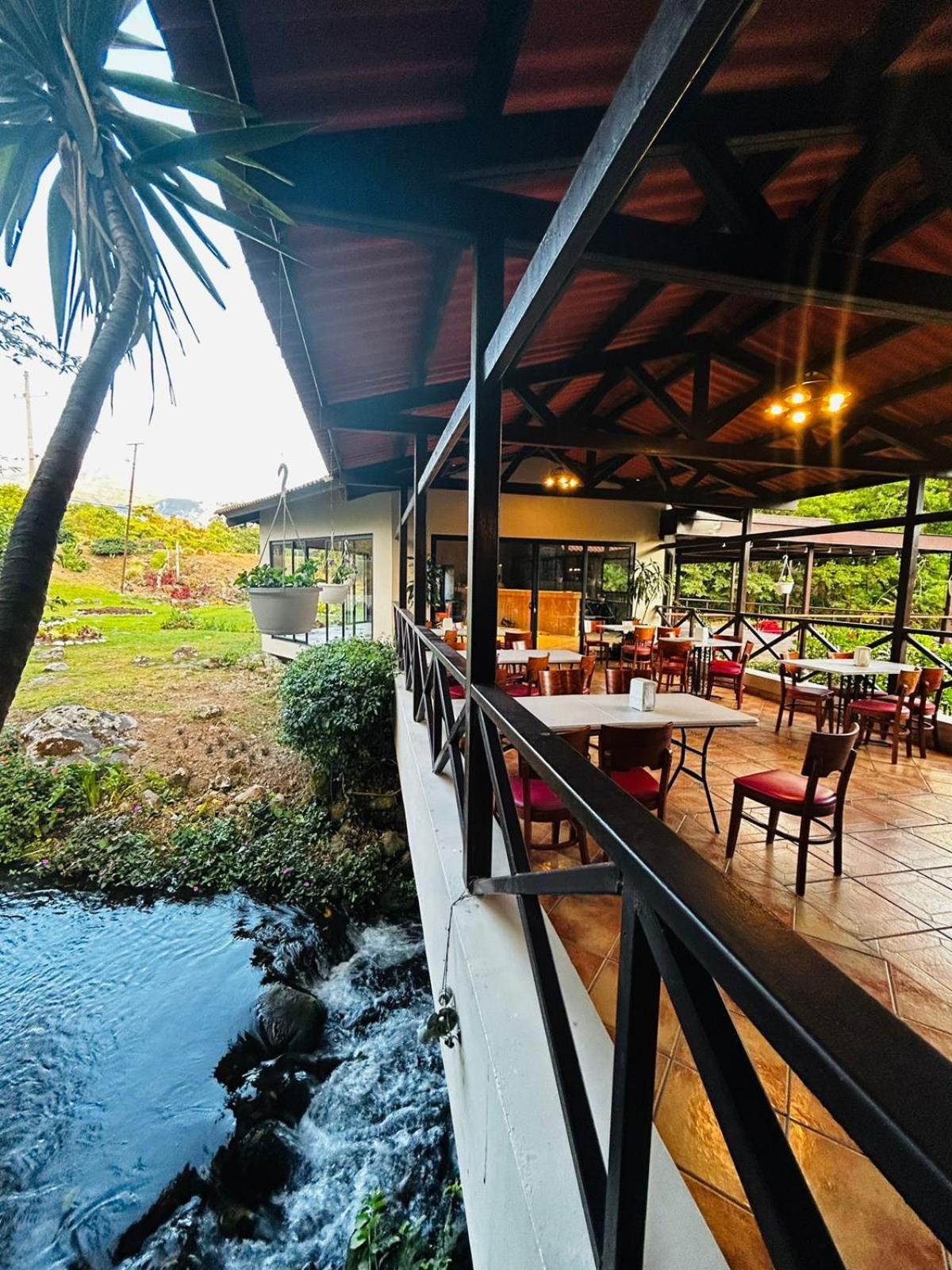 Hotel Dos Rios Volcán Zewnętrze zdjęcie